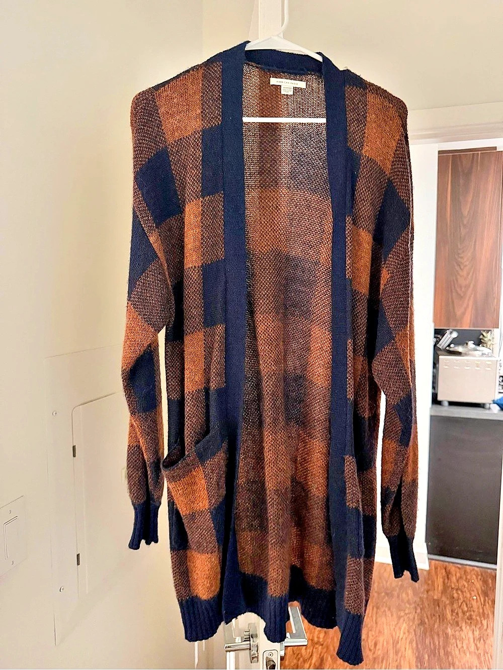 American Eagle Checkered Cardigan in Brown & Black Size Medium Like New